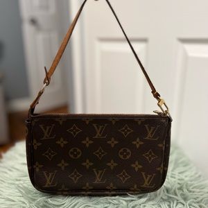 Louis Vuitton pochette accessories